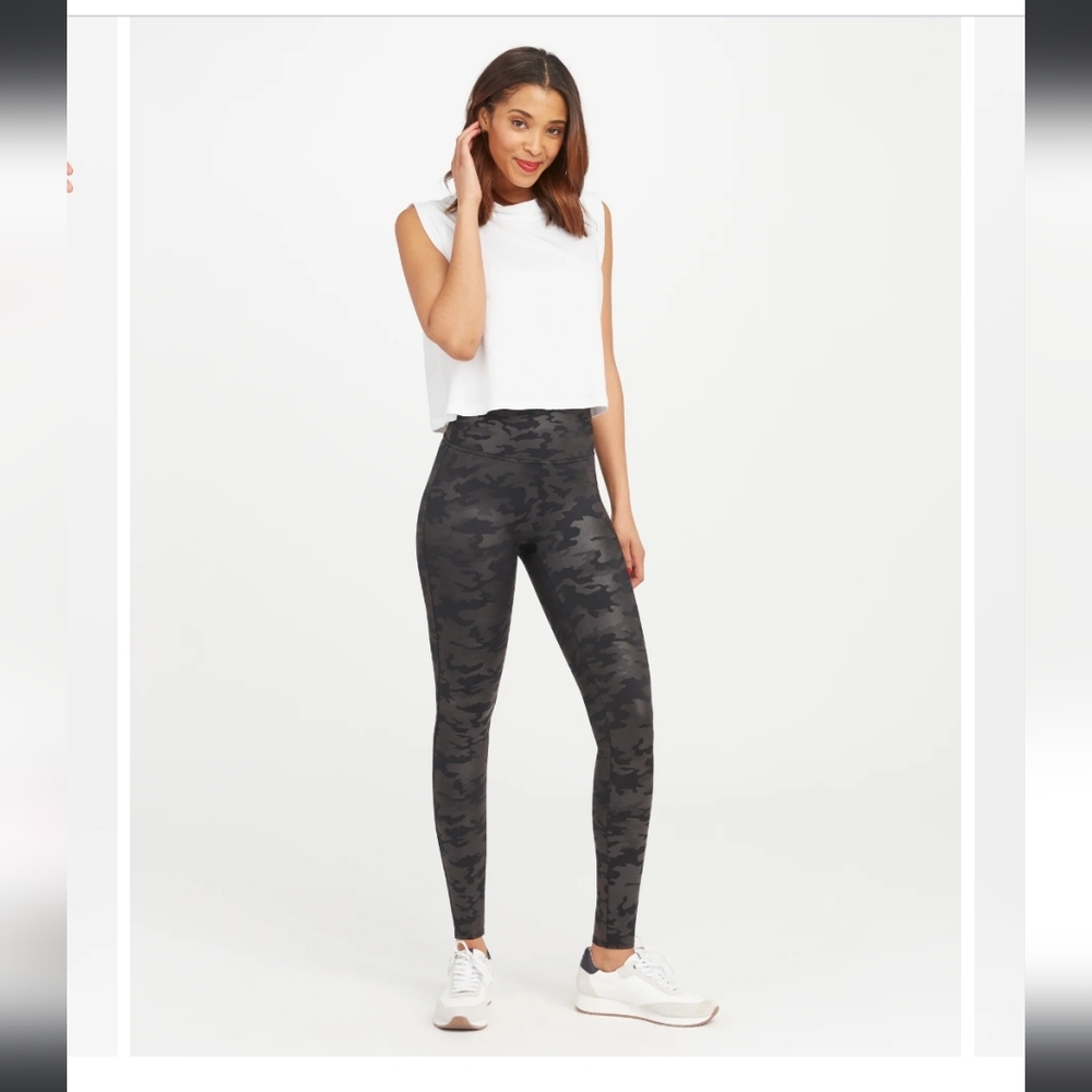 NWOT Spanx Black Camo Leggings Size L